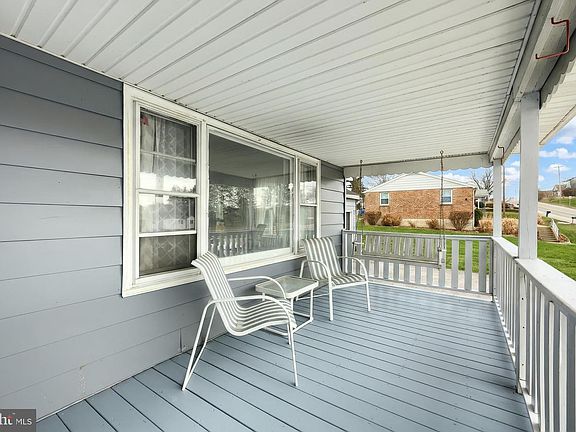 5th image of 2202 Windsor Rd