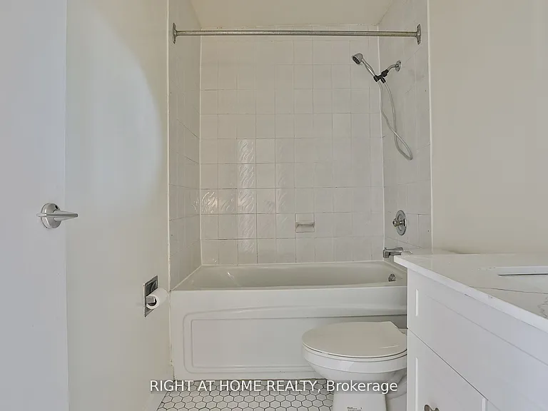 35 Sunny Glenway #302 — Photo 13
