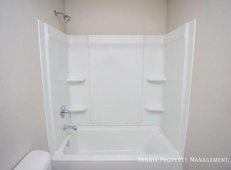 407 E 21st St #A — Photo 5