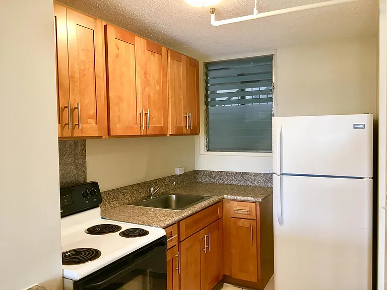 1547 Miller St — Photo 3