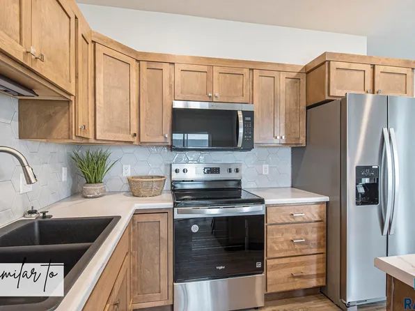 8020 E Tencate Pl, Sioux Falls, SD 57110