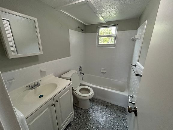 4th image of 2700 Palmadelia Ave #5