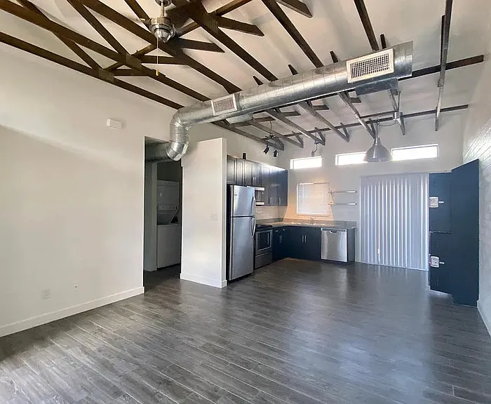 1114 E Adams St #2-4 — Photo 9
