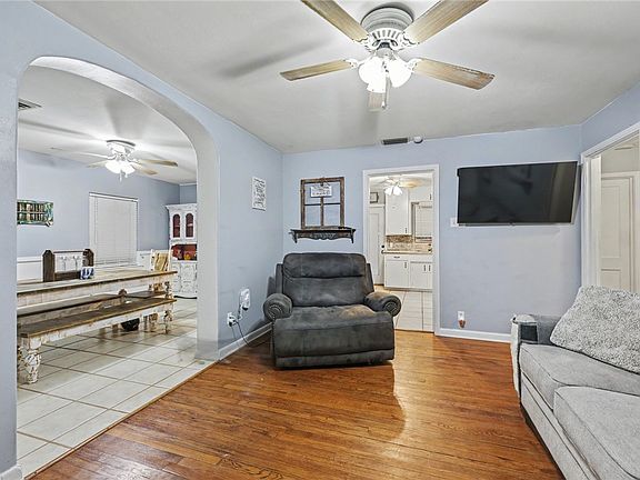 3rd image of 4018 Lamont St