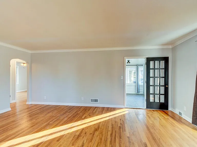 6032 William St — Photo 5
