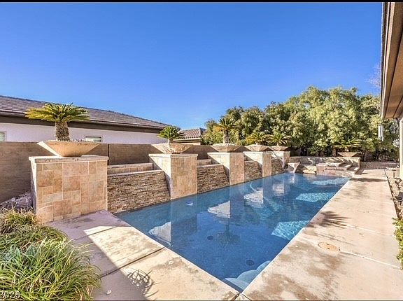 2nd image of 7 Holly Tree Ct