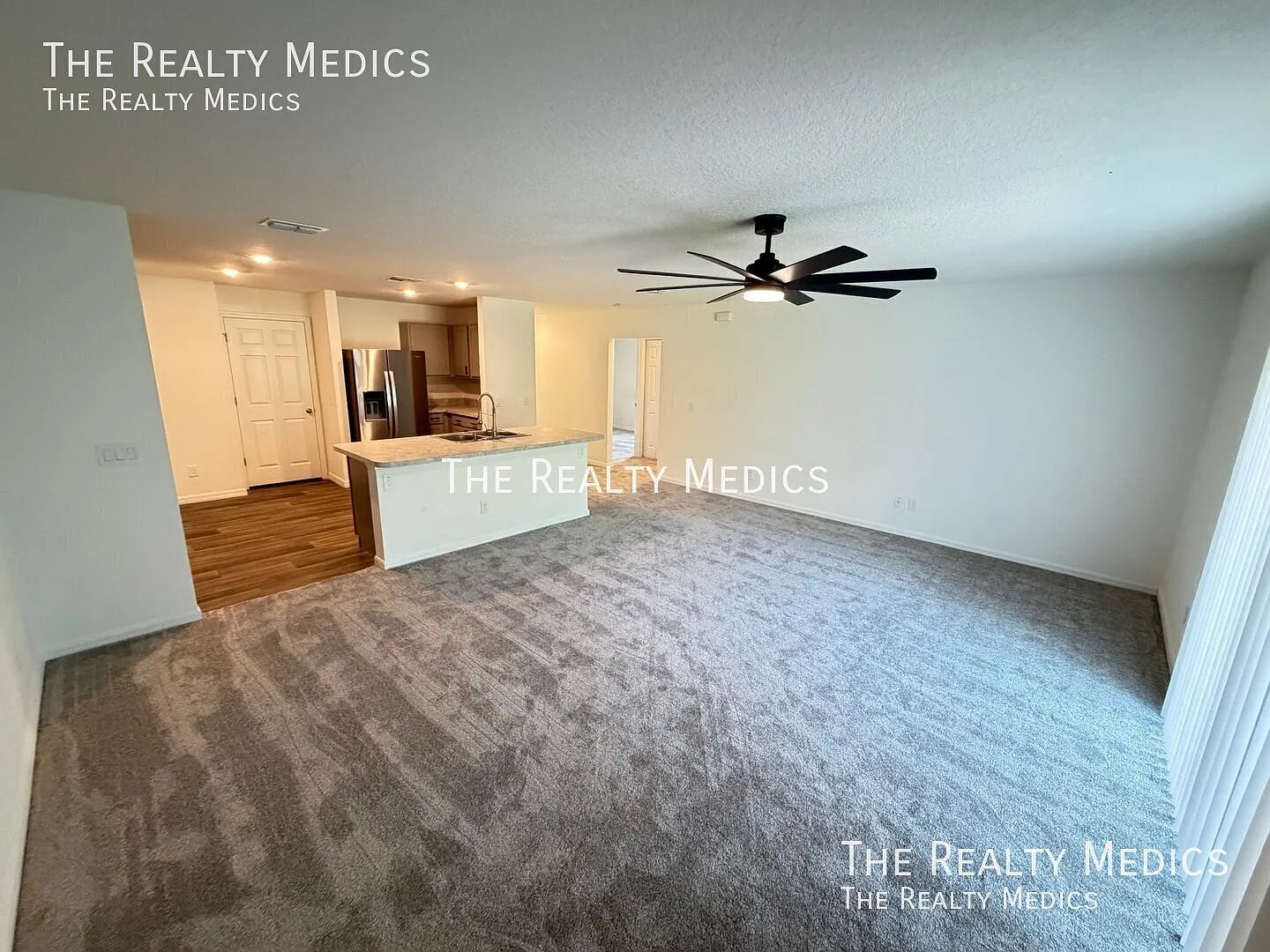 Beautiful 4 Bedroom, 2 Bathroom in Palm Bay!! — Photo 4