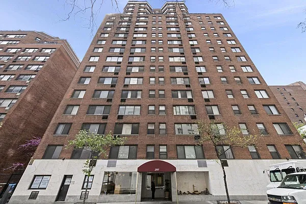 Sold by Green Line Realty | media 38