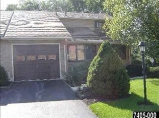 401 Deerfield Dr, Hanover, PA 17331