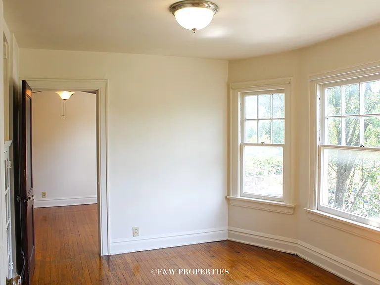 1560 E. Broad St. — Photo 100