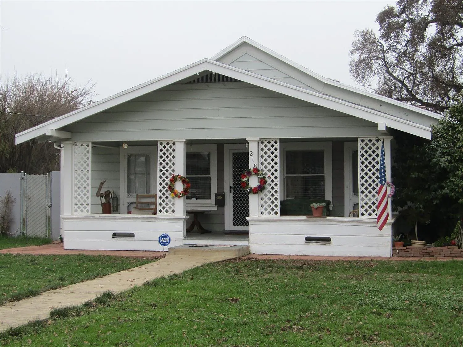 218 2nd St photo 1