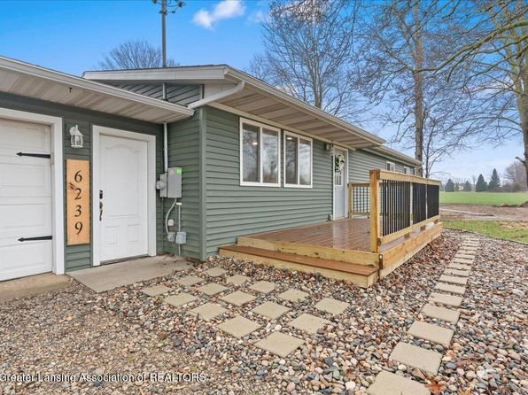 6239 S Clinton Trl, Eaton Rapids, MI 48827