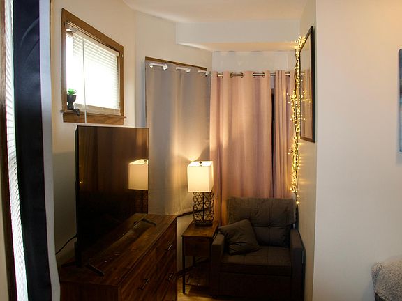 5th image of 2707 Fremont Ave S #2