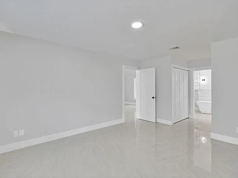 5760 36th Ln — Photo 4