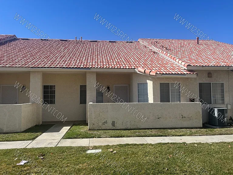 1628 Cactus Dr — Photo 1
