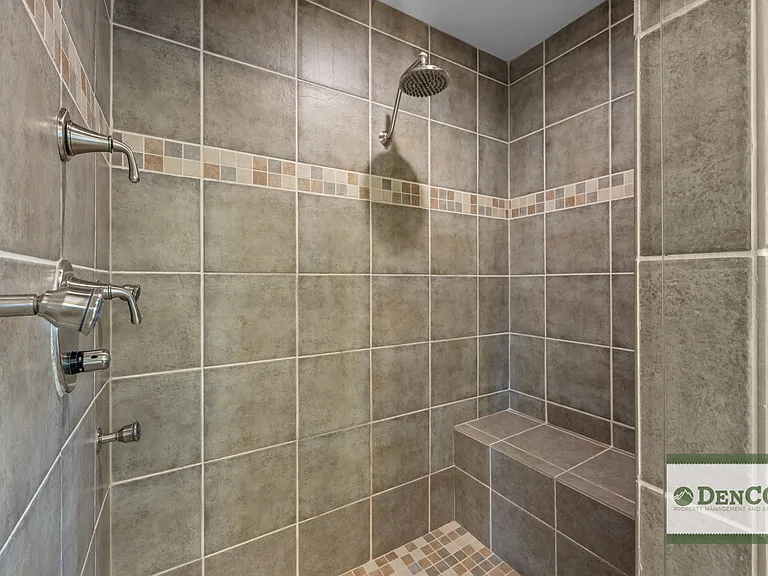 1401 S Clarkson St — Photo 31