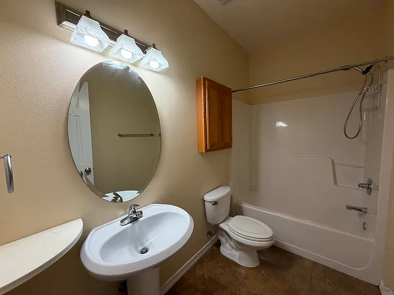 1529 Bentley Cir — Photo 16