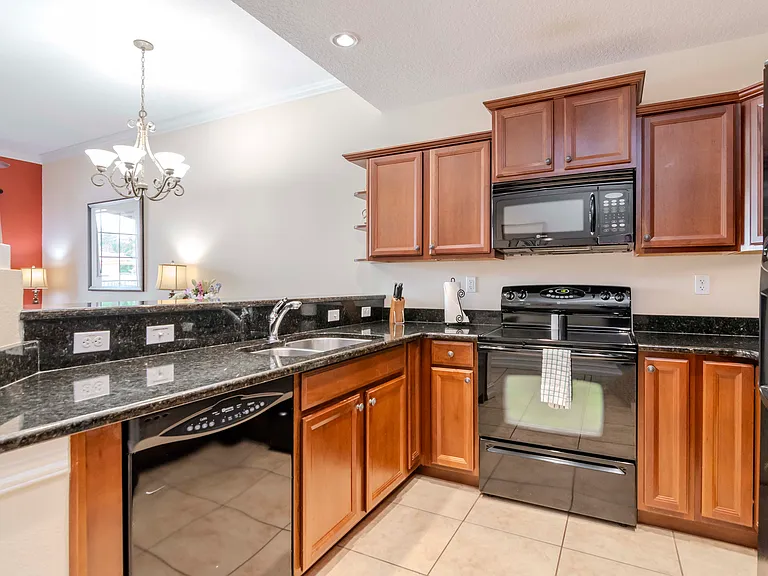 13941 Clubhouse Dr — Photo 4
