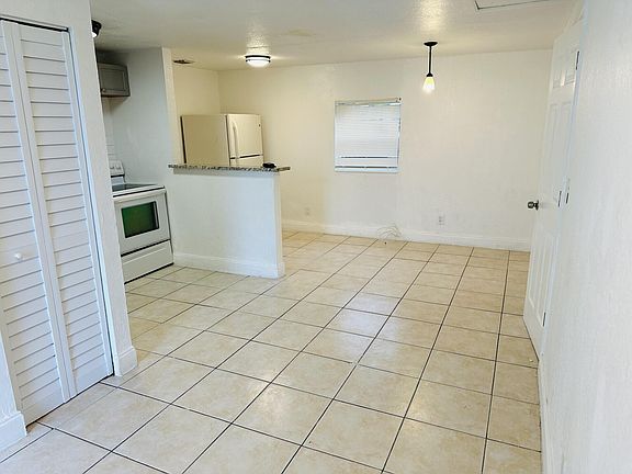4th image of 180 W 15th St #B