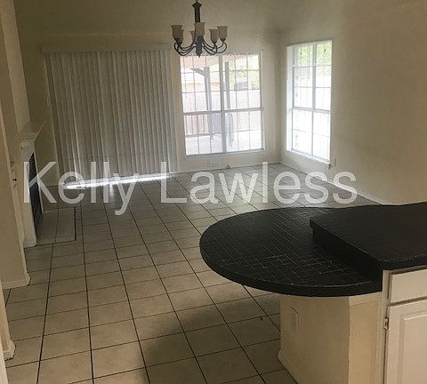 3rd image of 800 Shady Brook Ln