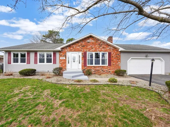 135 Nutmeg Cir, Chicopee, MA 01020