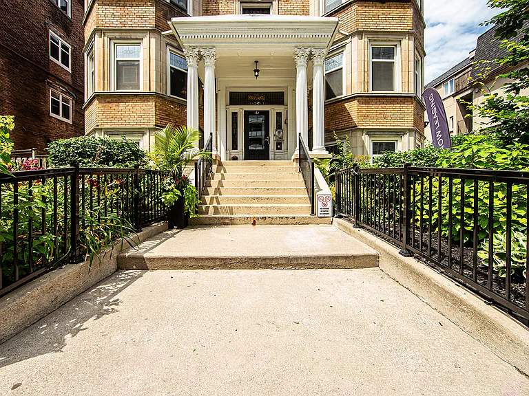 32 Maitland St #H012 — Photo 9