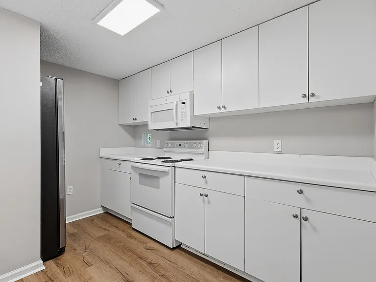 379 Butternut Dr — Photo 6