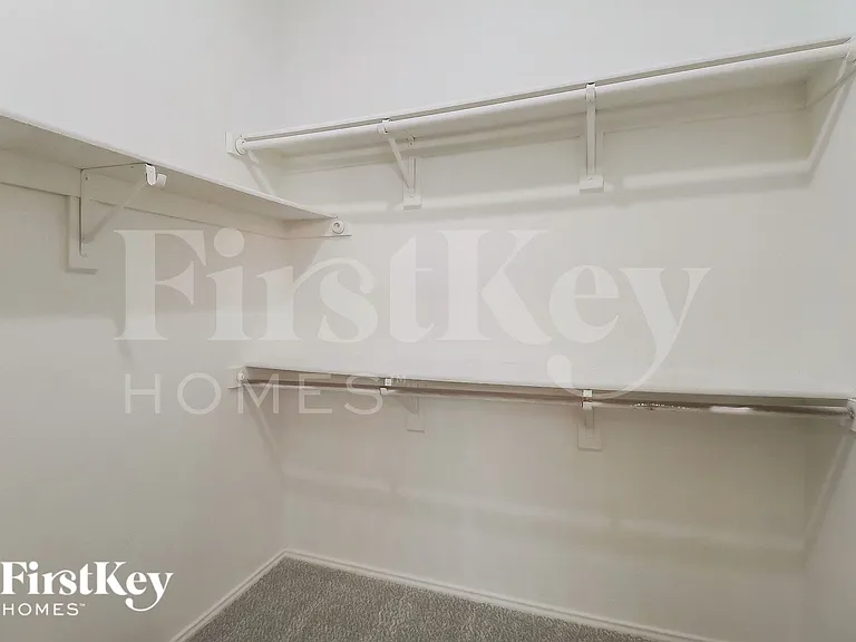 912 Winterbury Ct — Photo 14