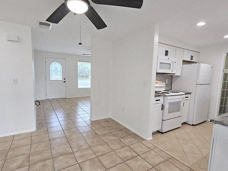 Dining room-kitchen