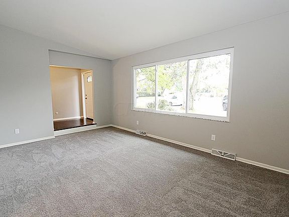 4th image of 1002 Northfield Pl N