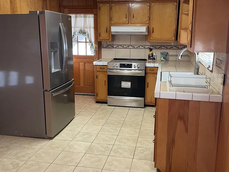 606 Doe St — Photo 17