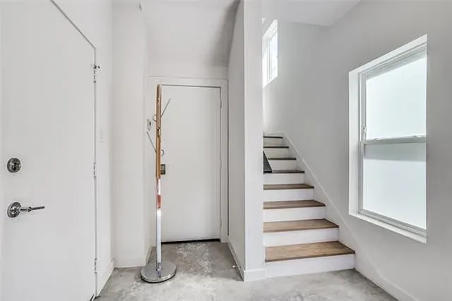 427 W 10th St #502 — Photo 4