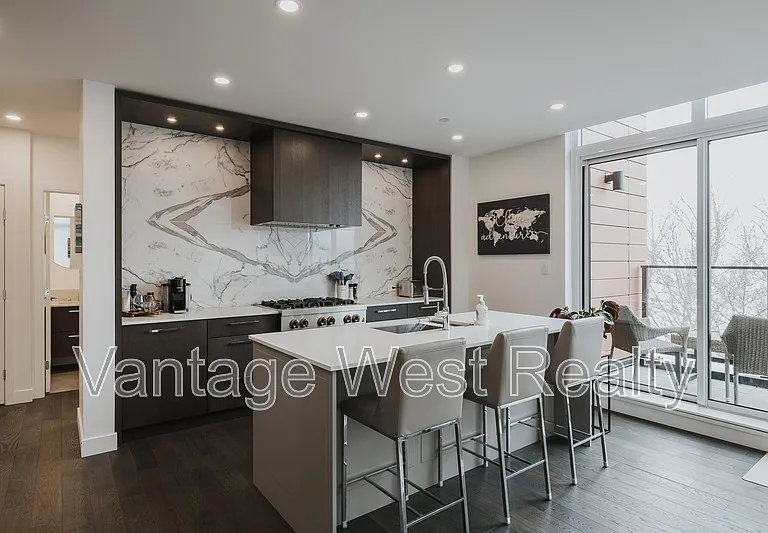 3389 Lakeshore Rd #516 — Photo 6