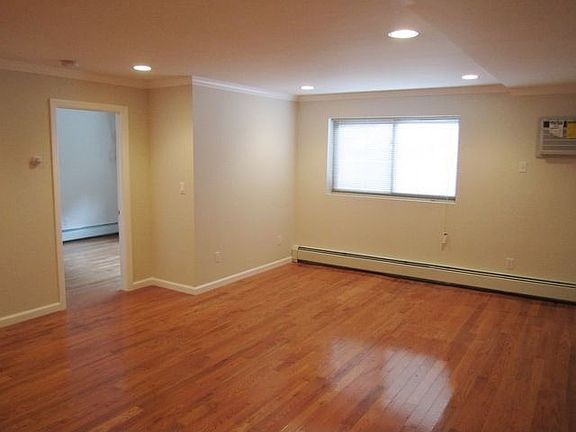 5th image of 352 Central Park Ave APT D13