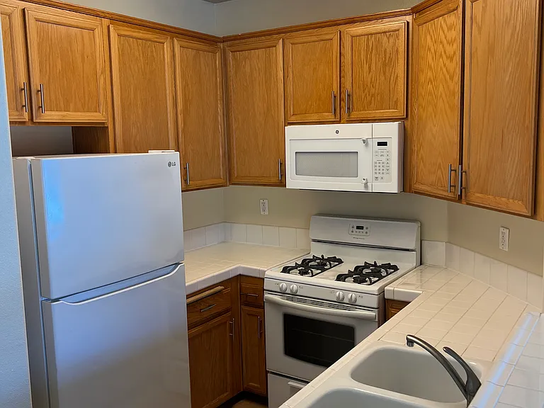 6901 Laurel Canyon Blvd #211 — Photo 3