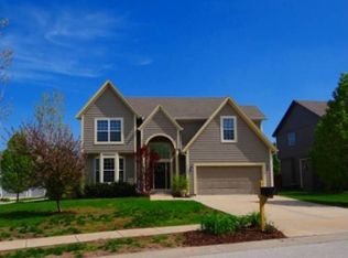 4431 Meadow View Dr, Shawnee, KS 66226