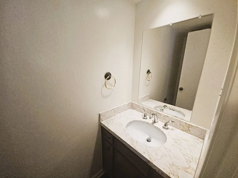 2109 Fleur De Lis Ct — Photo 17