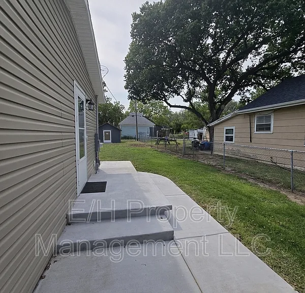 501 S Edwards Ave #1 — Photo 52
