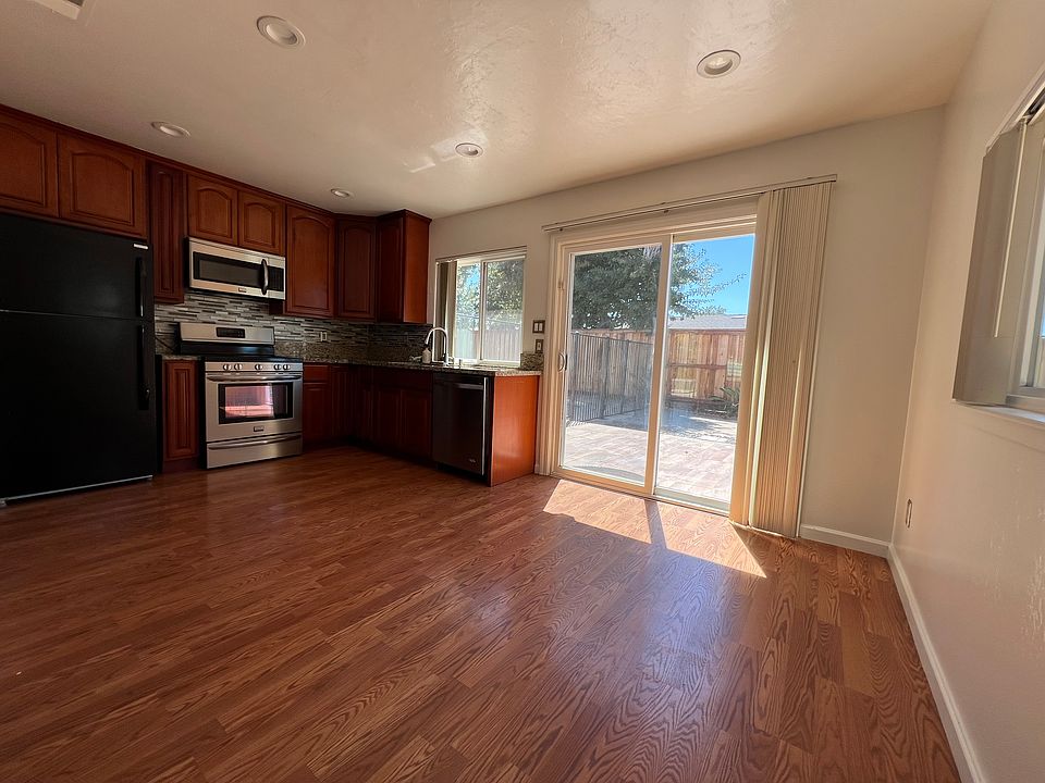2nd image of 8920 Salmon Falls Dr