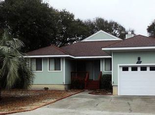 10 Greenview Dr, Oak Island, NC 28465