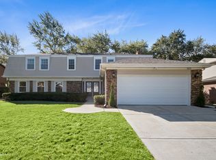 3829 Medford Cir, Northbrook, IL