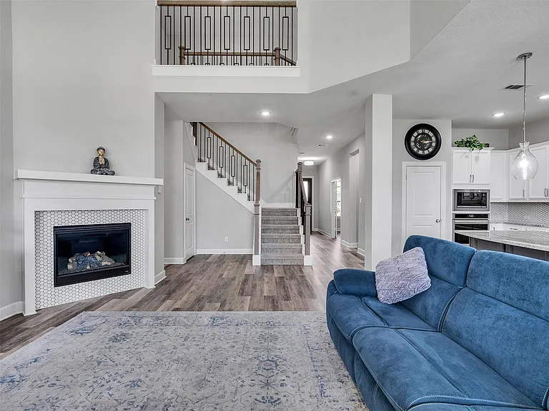 32212 Highwood Green Ln — Photo 15