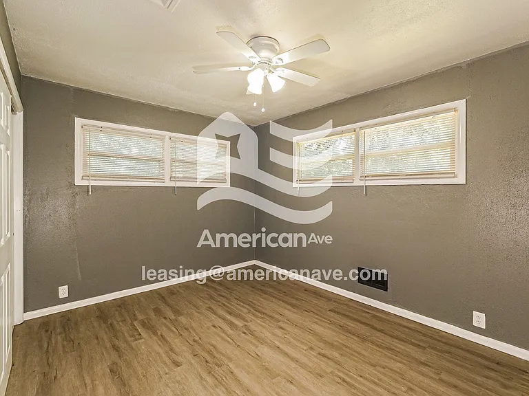 332811_007_main_bedroom_8.jpg