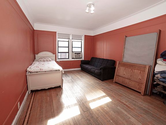 2nd image of 504 Grand St APT B52
