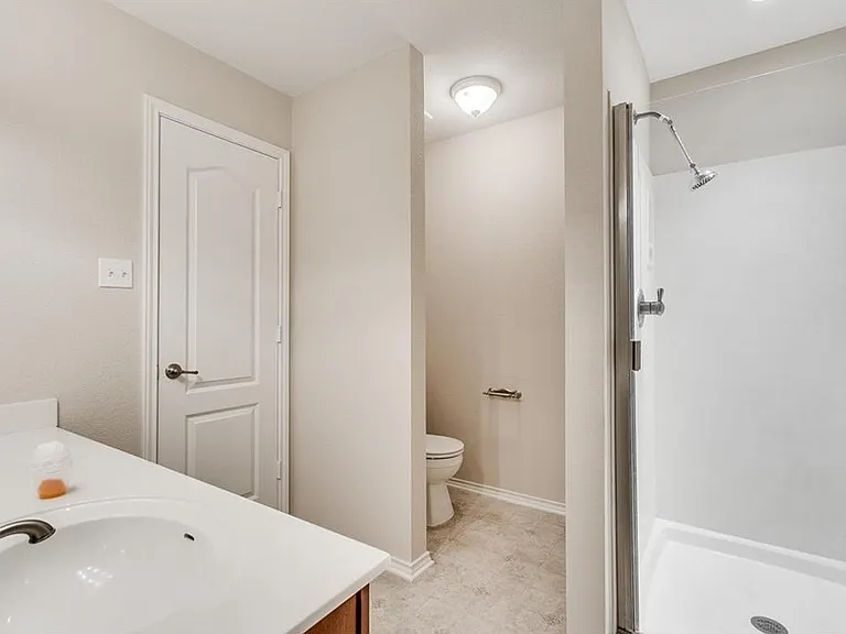 524 Castebar Dr — Photo 14