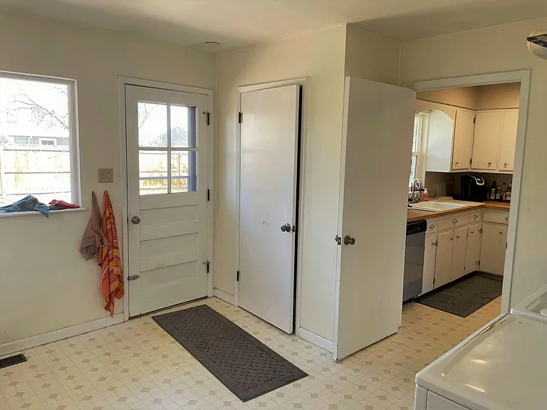 838 Juniper Ln — Photo 21