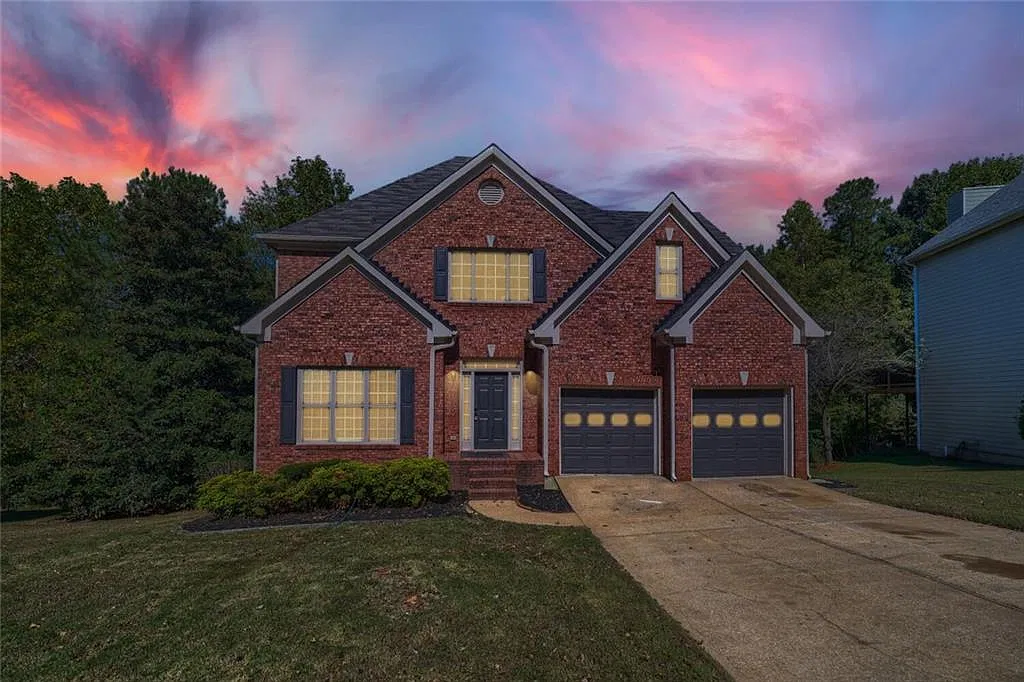 6 bed, 3.5 bath, 3500 sqft, $2,895 — Photo 2