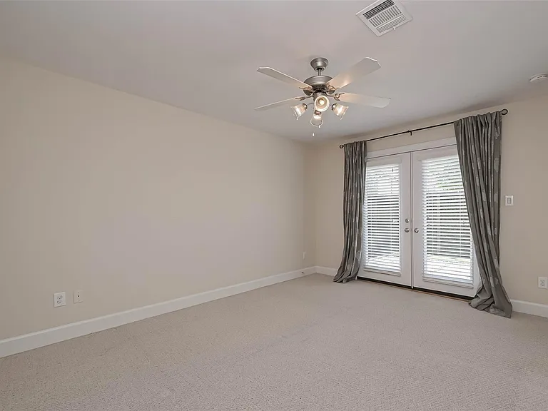 650 Westcross St #85 — Photo 7