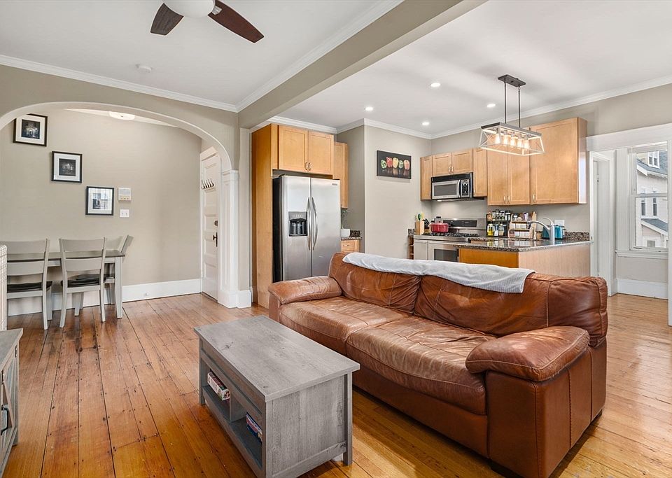 1st image of 40 Cushing Ave APT 4