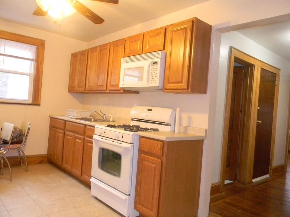 2nd image of 564 N Maple Ave